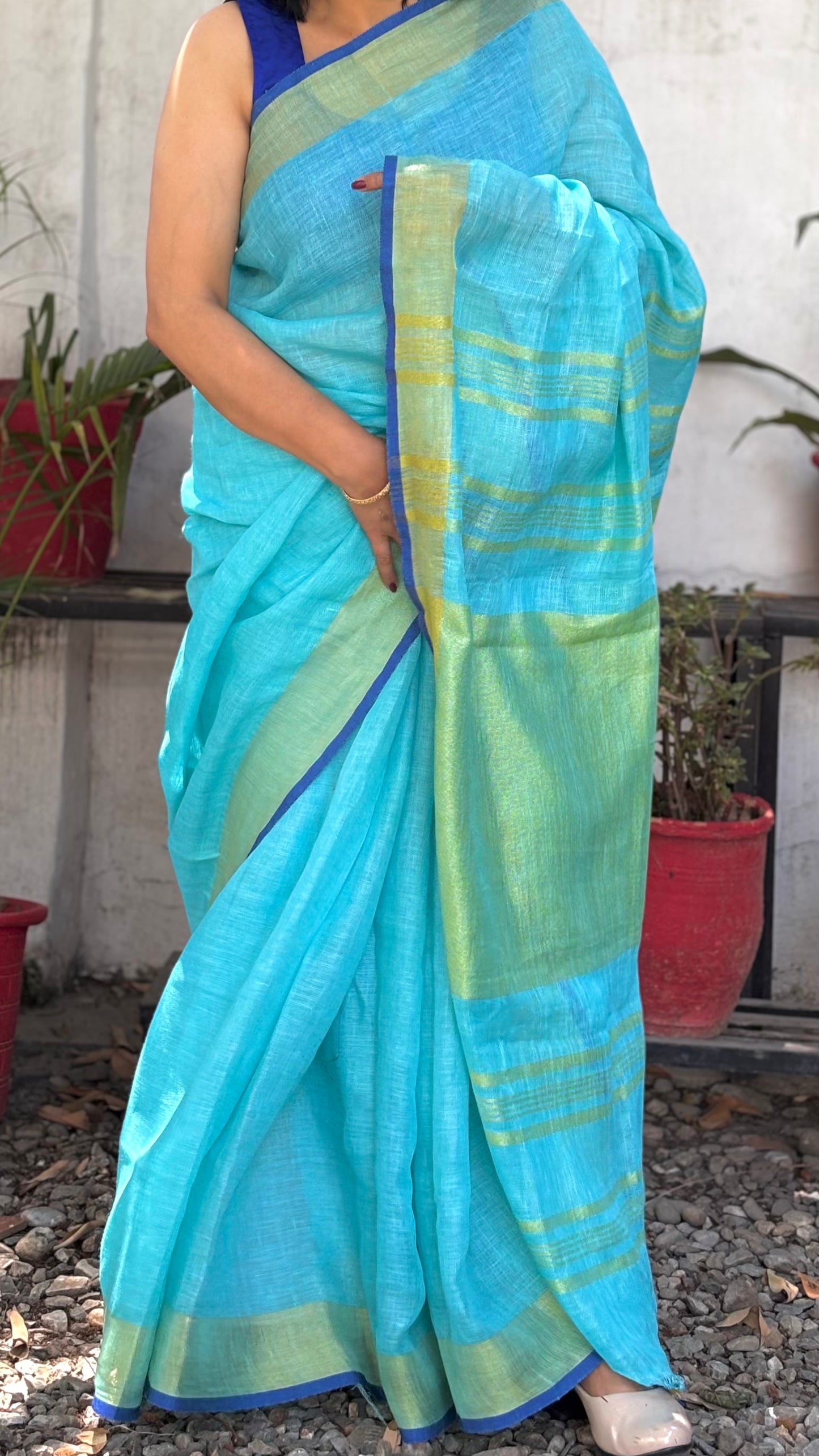 Handwoven Pure Linen Sky Blue Saree with Royal Blue Border, Striped Pallu and Dual-Coloured Tassels